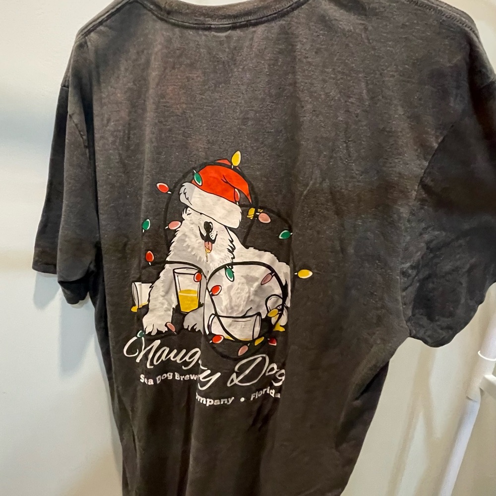 Gray Graphic T-Shirt with Festive Dog Design